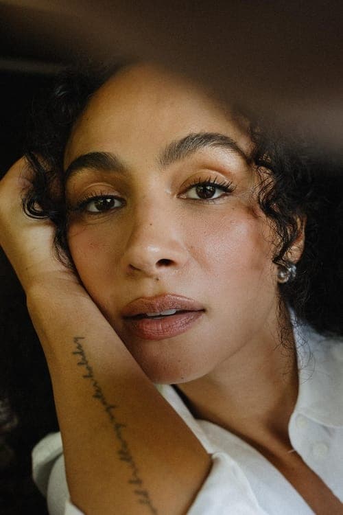 Aurora Perrineau zdjęcie