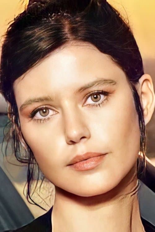 Beren Saat zdjęcie