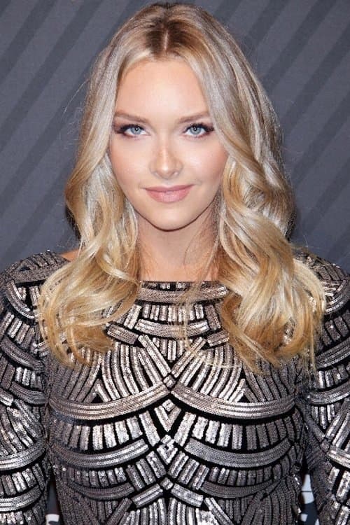 Camille Kostek zdjęcie