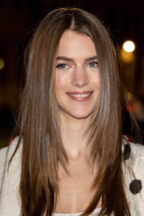 Chloe East zdjęcie