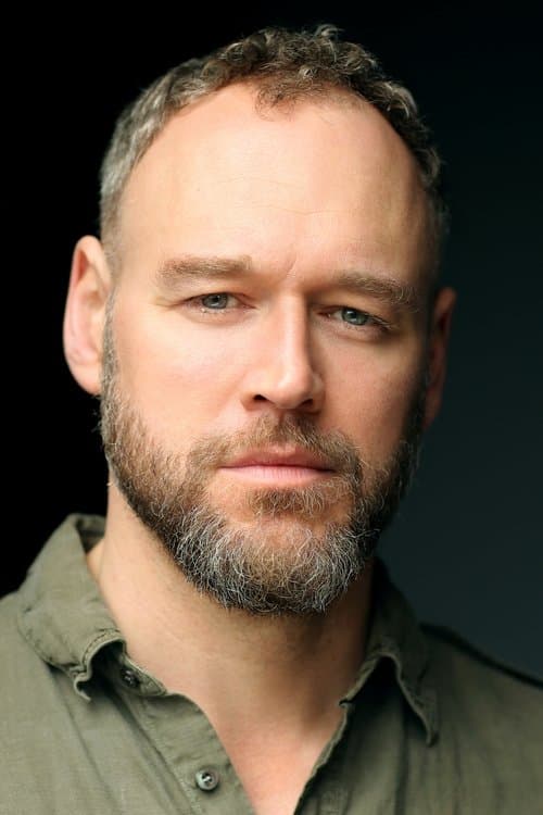 Elliot Cowan zdjęcie