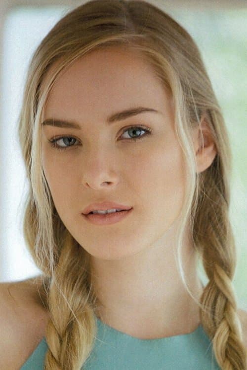 Emma Bellomy zdjęcie
