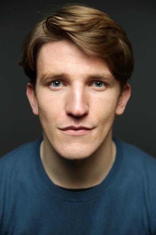 Ewan Mitchell zdjęcie