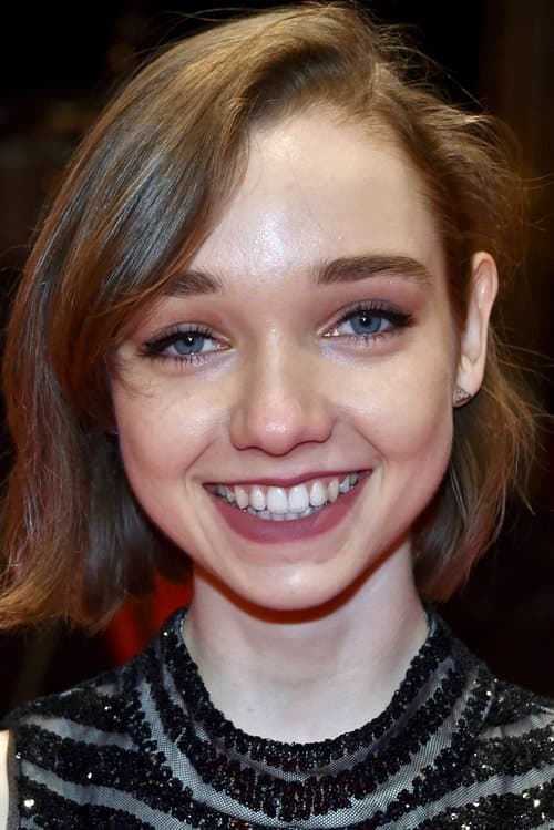Julia Sarah Stone zdjęcie