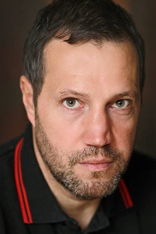 Julian Rivett zdjęcie