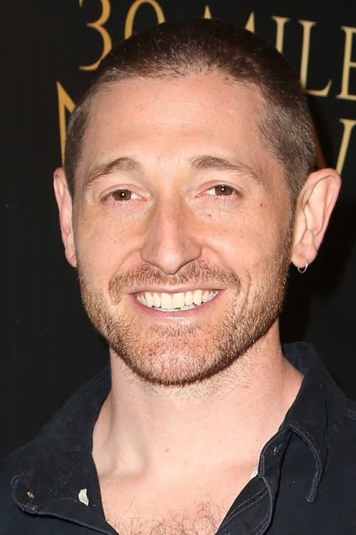 Lucas Neff zdjęcie