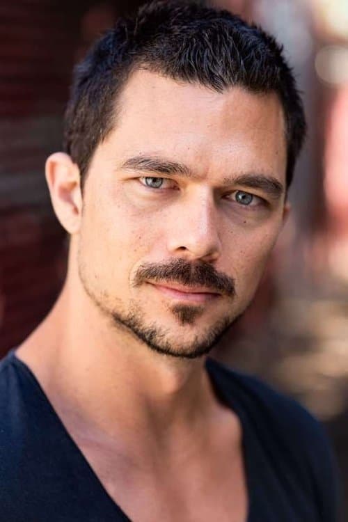 Luke Arnold zdjęcie