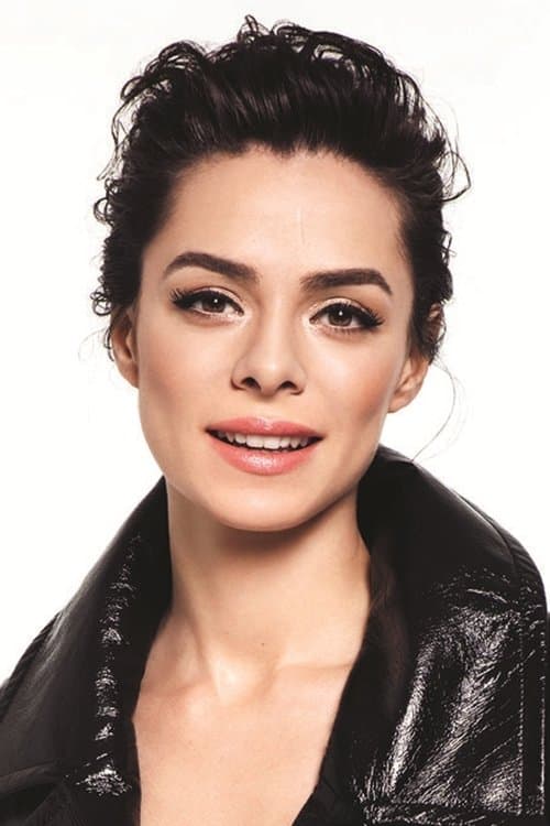 Özge Özpirinçci zdjęcie