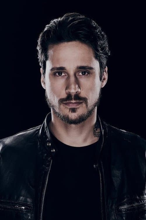 Peter Gadiot zdjęcie