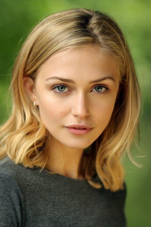 Sophie Simnett zdjęcie