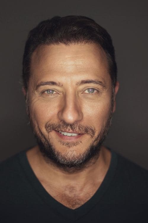 Yiğit Özşener zdjęcie